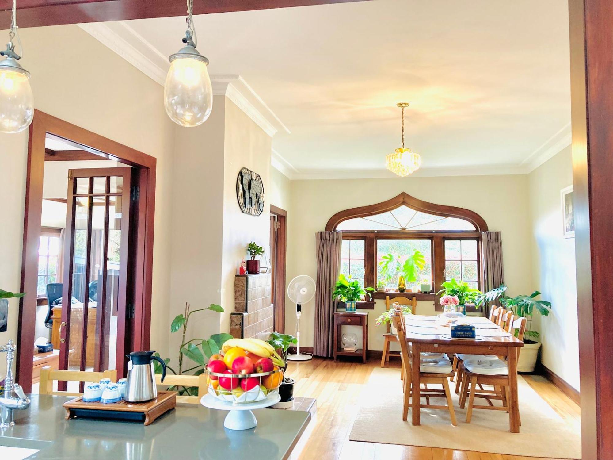 Spacious And Sunny Master Bedroom With Shared Bathrooms Homestay