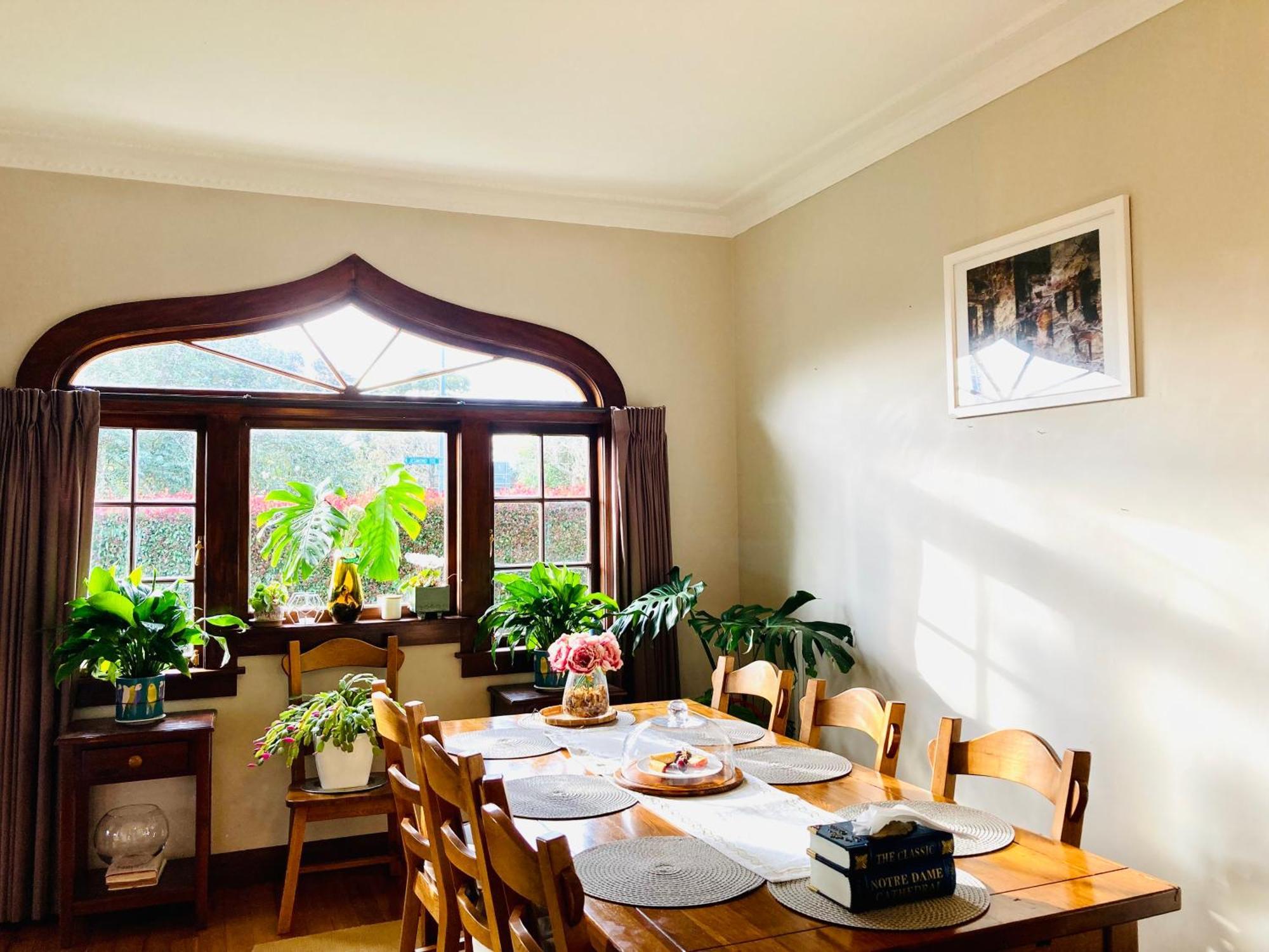 Spacious And Sunny Master Bedroom With Shared Bathrooms Auckland