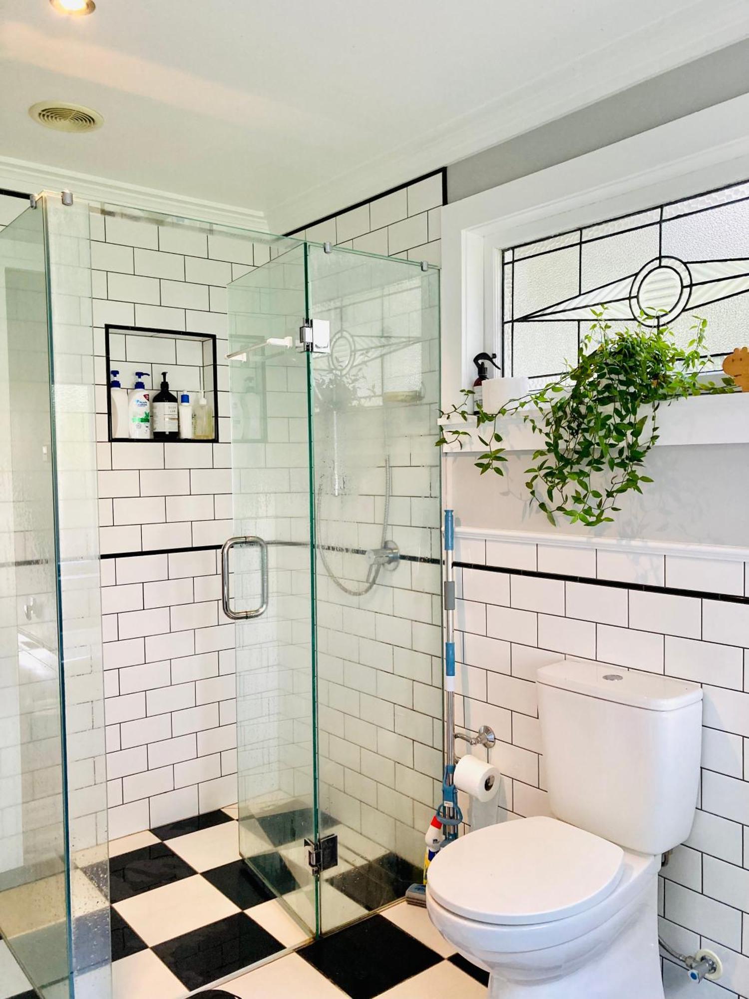 Homestay Spacious And Sunny Master Bedroom With Shared Bathrooms Auckland