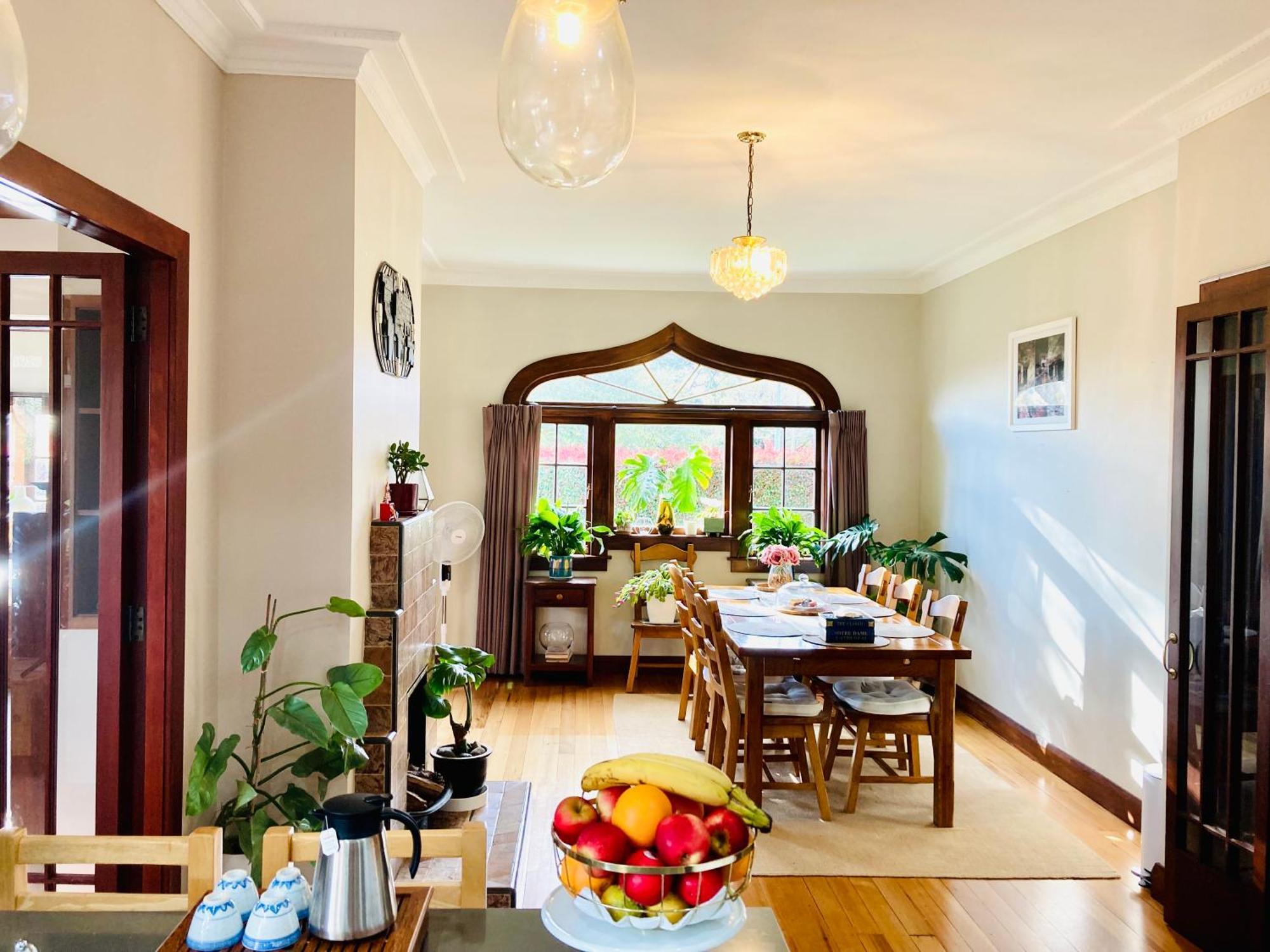 Spacious And Sunny Master Bedroom With Shared Bathrooms *